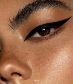 NIQA - Liquid Eyeliner Nightfall - Cat Eye Look - Vegan & Halal -Cosmeticawinkel 1050x1200 11