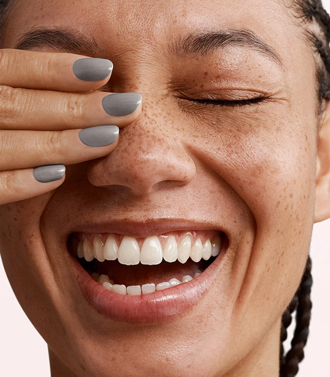 Pink Gellac - Satin Grey - Gellak - Vegan - Grijs - Glanzend - 15ml 5 Pink Gellac - Satin Grey - Gellak - Vegan - Grijs - Glanzend - 15ml - Afbeelding 3