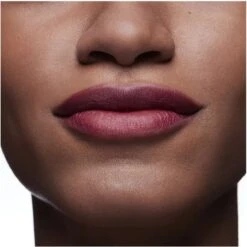 M·A·C Mistletoe Matte Powder Kiss Lipstick - Limited Edition Make-up Set -Cosmeticawinkel 1198x1200 21