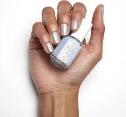 Essie Nagellak - 741 Love At Frost Sight -Cosmeticawinkel 1200x1122 3