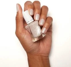 Essie Gel Couture 90 Make The Cut - Gel Nagellak -Cosmeticawinkel 1200x1127 3