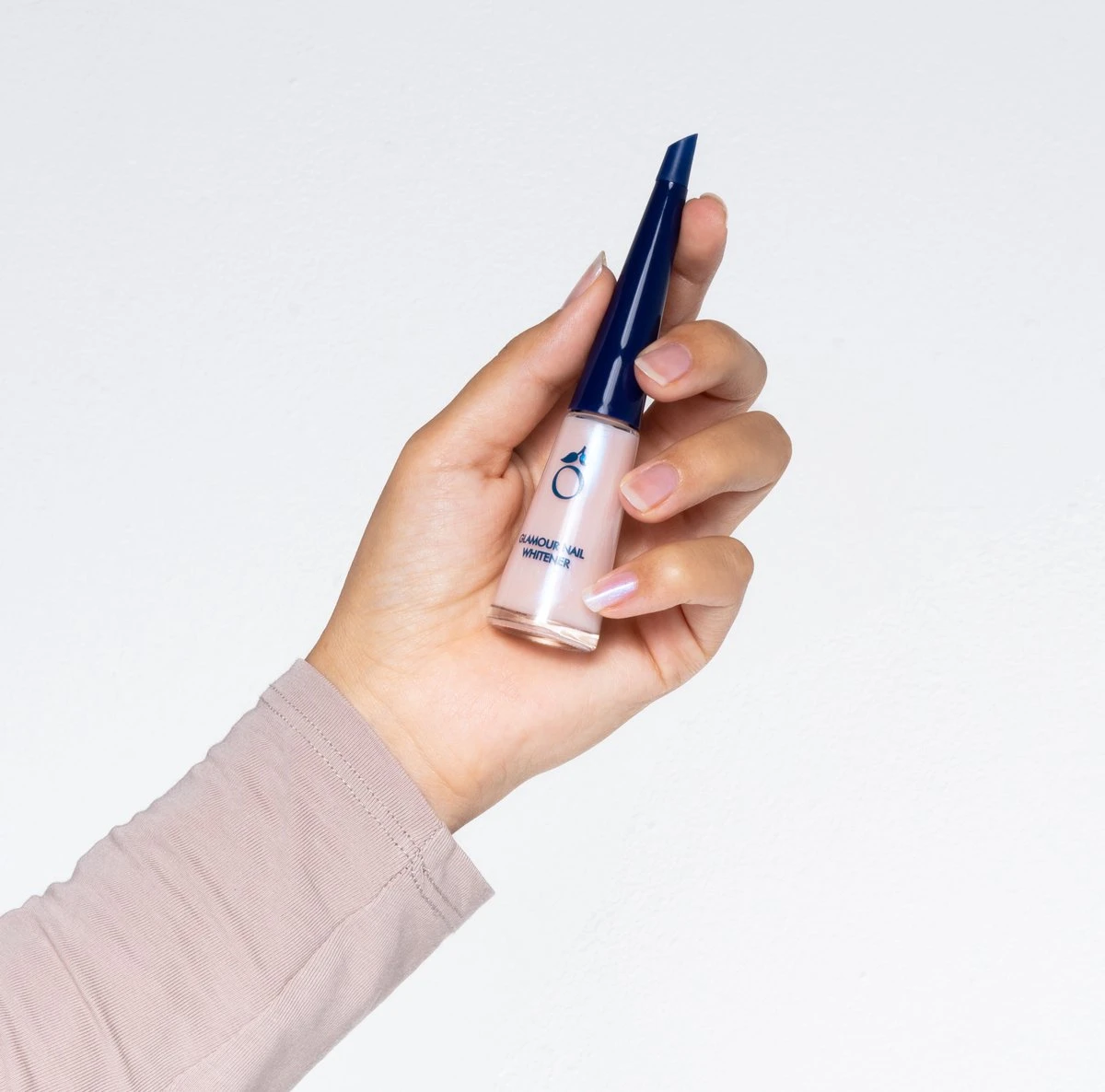 Herome Glamour Nail Whitener - Natural Nail Whitener Met Een Romige Parelmoerglans - Camoufleert Doffe Of Verkleurde Nagels - 10ml. 7 Herome Glamour Nail Whitener - Natural Nail Whitener Met Een Romige Parelmoerglans - Camoufleert Doffe Of Verkleurde Nagels - 10ml. - Afbeelding 5