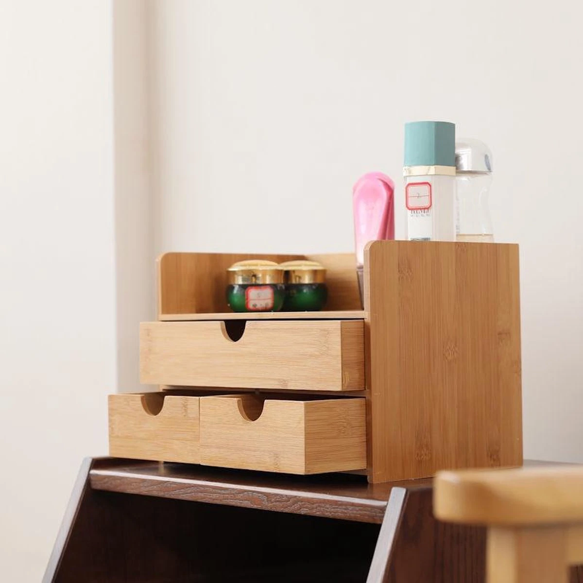 Merkloos Decopatent® Luxe Make-up Organizer Met 3 Lades - Cosmetica Organizer Make Up Met Schuiflade Bamboe Hout - Cosmeticahouder - Toren 9 Merkloos Decopatent® Luxe Make-up Organizer Met 3 Lades - Cosmetica Organizer Make Up Met Schuiflade Bamboe Hout - Cosmeticahouder - Toren - Afbeelding 7