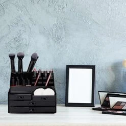 A&K 2in1 Make-up Organizer - 4 Lades Cosmetica Opbergdoos - Kaptafel - Zwart 15 A&K 2in1 Make-up Organizer - 4 Lades Cosmetica Opbergdoos - Kaptafel - Zwart -Cosmeticawinkel 1200x1200 1042