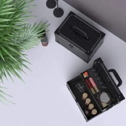 Make Up Koffer- Make Up Organizer- Beautycase -zwart -Make-upkoffer- Multifunctionele Koffer- Make-upkoffer- Sieradenkoffer- Kapperskoffer- Afneembare Schouderriem- Klassieke Zwarte Beautycase -Cosmeticawinkel 1200x1200 1139