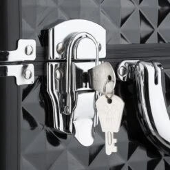 Dreamble Make-up Koffer - Make-up Trolley - Zwart - Rijdbaar - Met Wieltjes - Compact - 8 Vakken - Met Slot - 2 Sleutels 13 Dreamble Make-up Koffer - Make-up Trolley - Zwart - Rijdbaar - Met Wieltjes - Compact - 8 Vakken - Met Slot - 2 Sleutels -Cosmeticawinkel 1200x1200 1142