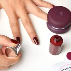 Le Mini Macaron Cassis Gel Manicure Kit - 3-in-1 Manicure Kit - Cassis 10 Le Mini Macaron Cassis Gel Manicure Kit - 3-in-1 Manicure Kit - Cassis -Cosmeticawinkel 1200x1200 1302