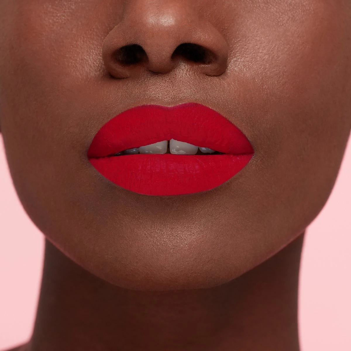 L’Oréal Paris Les Macarons Langhoudende Matte Lipstick - 832 Strawberry Sauvage - Roze - 6,7 Ml 7 L’Oréal Paris Les Macarons Langhoudende Matte Lipstick - 832 Strawberry Sauvage - Roze - 6,7 Ml - Afbeelding 5