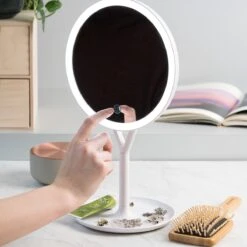 Navaris Make-up Spiegel Met Verlichting - Inclusief Kleinere Handspiegel Met 5x Vergroting - LED-verlichting Met Dim-functie - Wit 11 Navaris Make-up Spiegel Met Verlichting - Inclusief Kleinere Handspiegel Met 5x Vergroting - LED-verlichting Met Dim-functie - Wit -Cosmeticawinkel 1200x1200 848