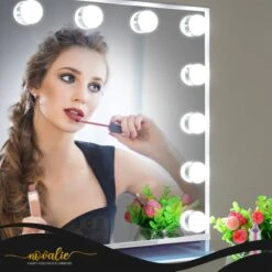 Novalie Hollywood Spiegel Met Verlichting - 65 Cm X 50 Cm - Make Up Spiegel Met Led Lampen – Visagie – Dimbaar / 3 Lichtstanden – Voor Hem / Haar Cadeau – 10x Vergroting – Met Tru-Daylight Verlichting – Wit 25 Novalie Hollywood Spiegel Met Verlichting - 65 Cm X 50 Cm - Make Up Spiegel Met Led Lampen – Visagie – Dimbaar / 3 Lichtstanden – Voor Hem / Haar Cadeau – 10x Vergroting – Met Tru-Daylight Verlichting – Wit -Cosmeticawinkel 1200x1200 884
