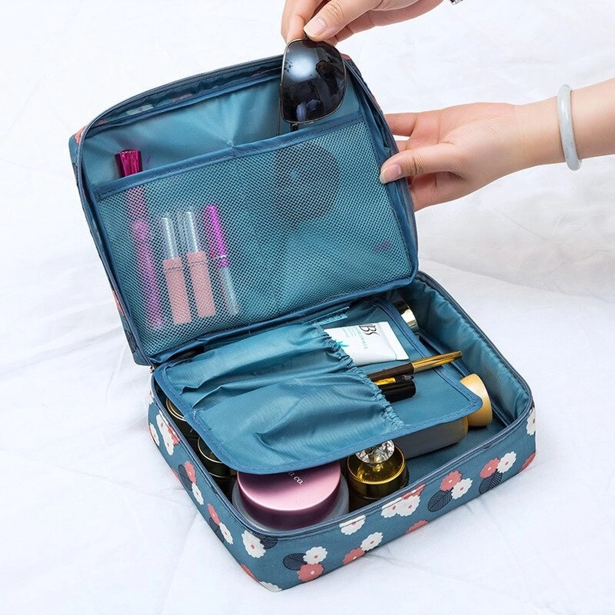 Merkloos Reis Toilet Bag Make Up Organizer - Toillettas - Cosmetica Etui - Travel Organizer - Reisartikelen - Reizen Accessoires 3 Merkloos Reis Toilet Bag Make Up Organizer - Toillettas - Cosmetica Etui - Travel Organizer - Reisartikelen - Reizen Accessoires