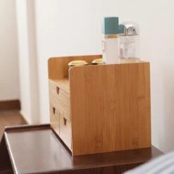 Merkloos Decopatent® Luxe Make-up Organizer Met 3 Lades - Cosmetica Organizer Make Up Met Schuiflade Bamboe Hout - Cosmeticahouder - Toren 12 Merkloos Decopatent® Luxe Make-up Organizer Met 3 Lades - Cosmetica Organizer Make Up Met Schuiflade Bamboe Hout - Cosmeticahouder - Toren -Cosmeticawinkel 1200x1200 998