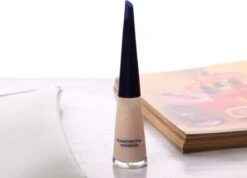 Herome Glamour Nail Whitener - Natural Nail Whitener Met Een Romige Parelmoerglans - Camoufleert Doffe Of Verkleurde Nagels - 10ml. 17 Herome Glamour Nail Whitener - Natural Nail Whitener Met Een Romige Parelmoerglans - Camoufleert Doffe Of Verkleurde Nagels - 10ml. -Cosmeticawinkel 1200x867 3