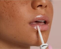 Labello Caring Lip Oil Clear Glow - 5.5 Ml 14 Labello Caring Lip Oil Clear Glow - 5.5 Ml -Cosmeticawinkel 1200x962