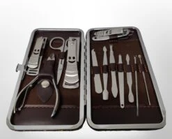Merkloos Manicure & Pedicure Set - Uitgebreide 12-Delige RVS Nagel Gezicht Verzorging Set - Reisset Met Nagelknippers - Nageletui Manicureset Pedicureset Nagel Verzorging Nagelriem Trimmer Bokkenpoot & Nagelschaar - Met Lederen Etui 9 Merkloos Manicure & Pedicure Set - Uitgebreide 12-Delige RVS Nagel Gezicht Verzorging Set - Reisset Met Nagelknippers - Nageletui Manicureset Pedicureset Nagel Verzorging Nagelriem Trimmer Bokkenpoot & Nagelschaar - Met Lederen Etui -Cosmeticawinkel 1200x965 2