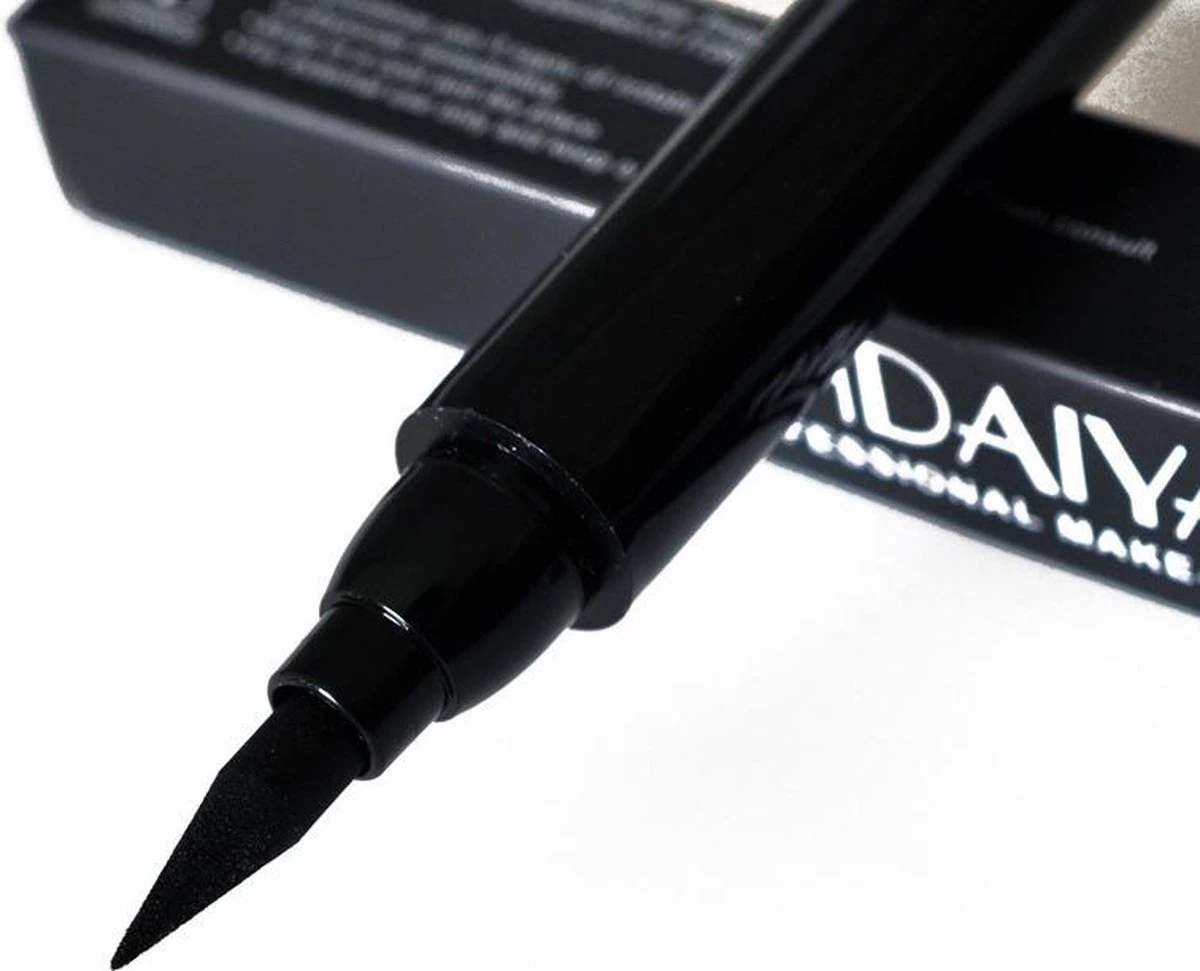 HANDAIYAN® | Eyeliner Met Wing Stempel | Zwarte Oog Stempel | 2 In 1 Eyeliner | Eyeliner Tool | Wing Eyeliner | Wing Stamp 11 HANDAIYAN® | Eyeliner Met Wing Stempel | Zwarte Oog Stempel | 2 In 1 Eyeliner | Eyeliner Tool | Wing Eyeliner | Wing Stamp - Afbeelding 9