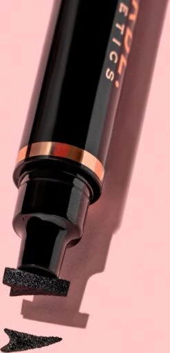 MARBL. Cosmetics - Easy Wing - Eyeliner Stempel - 8mm - Waterproof - Vlekproof - Vegan - Dierproefvrij 17 MARBL. Cosmetics - Easy Wing - Eyeliner Stempel - 8mm - Waterproof - Vlekproof - Vegan - Dierproefvrij -Cosmeticawinkel 577x1200 1