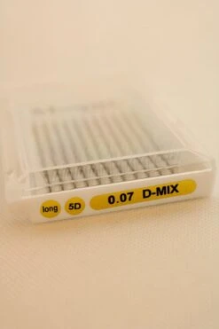 Mowny Beauty - Wimperextensions - 5D Premade Fans - Mix Tray 0,07mm D-krul - Natuurlijke Wimperextensions - Russisch Volume 9 Mowny Beauty - Wimperextensions - 5D Premade Fans - Mix Tray 0,07mm D-krul - Natuurlijke Wimperextensions - Russisch Volume -Cosmeticawinkel 800x1200 11