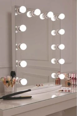 Bright Beauty Vanity Hollywood Make Up Spiegel Met Verlichting - 60 X 80 Cm - Dimbaar - Zonder Rand - Wit - Hoogwaardig Gespoten MDF 7 Bright Beauty Vanity Hollywood Make Up Spiegel Met Verlichting - 60 X 80 Cm - Dimbaar - Zonder Rand - Wit - Hoogwaardig Gespoten MDF -Cosmeticawinkel 800x1200 17