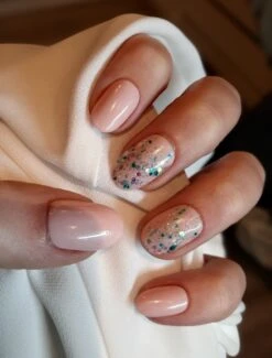 SD Press On Nails - B-Series - Plaknagels - Gelnagels - Handgemaakt - 20 Stuks - B37 - Nude Nagels Met Glitter - Nepnagels Met Lijm - Korter Rond - Accessoires - Nagelstudio - Gellak - Nageltips - Nagelset - Nagelstudio - Nagels Met Lijm - Nepnagels -Cosmeticawinkel 912x1200 2