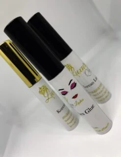 Luxuryqueenlashes Wimperlijm - Clear, Doorzichtig (2st) (NIEUWE VERPAKKING) 9 Luxuryqueenlashes Wimperlijm - Clear, Doorzichtig (2st) (NIEUWE VERPAKKING) -Cosmeticawinkel 921x1200 3