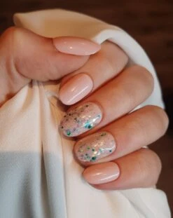 SD Press On Nails - B-Series - Plaknagels - Gelnagels - Handgemaakt - 20 Stuks - B37 - Nude Nagels Met Glitter - Nepnagels Met Lijm - Korter Rond - Accessoires - Nagelstudio - Gellak - Nageltips - Nagelset - Nagelstudio - Nagels Met Lijm - Nepnagels -Cosmeticawinkel 954x1200 1