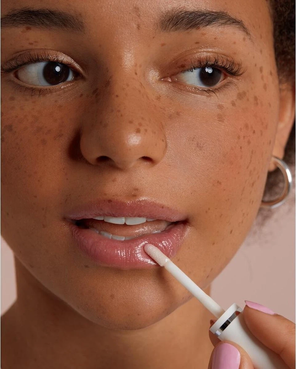 Labello Caring Lip Oil Clear Glow - 5.5 Ml 5 Labello Caring Lip Oil Clear Glow - 5.5 Ml - Afbeelding 3