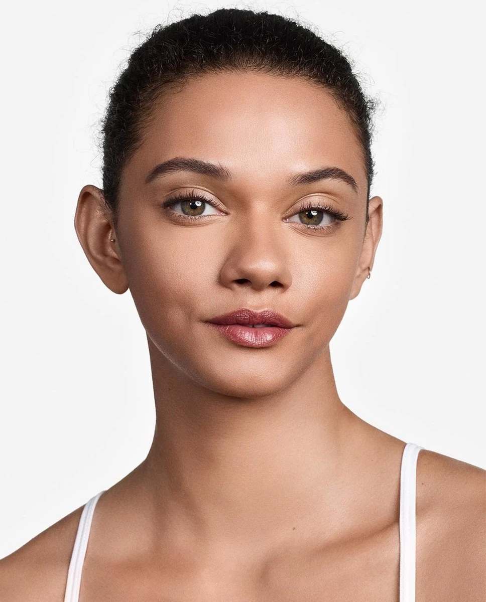 Clinique Beyond Perfecting Foundation + Concealer - 09 Neutral 7 Clinique Beyond Perfecting Foundation + Concealer - 09 Neutral - Afbeelding 5